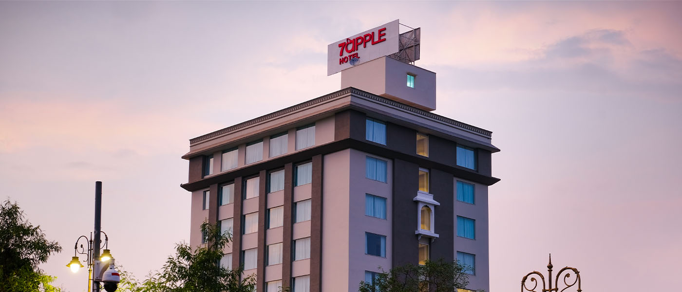 7 Apple Hotel property