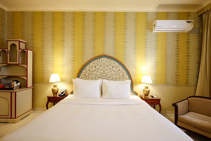 7apple bikaner gaj kesri Room